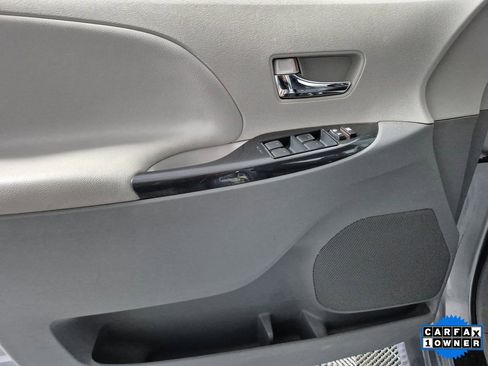 Used 2011 Toyota Sienna SE image 13