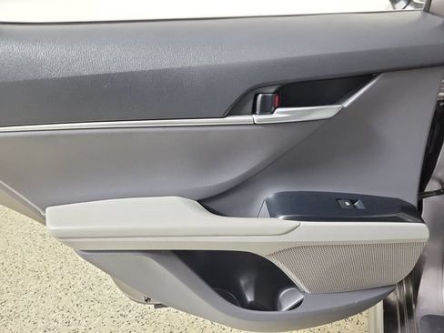 Used 2018 Toyota Camry SE FWD image 14