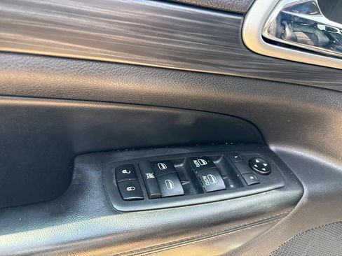 Used 2019 Jeep Grand Cherokee Altitude AWD/4WD image 12