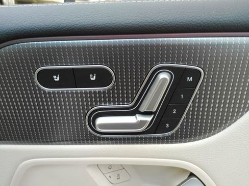 Used 2022 Mercedes-Benz EQB 300 4MATIC image 20