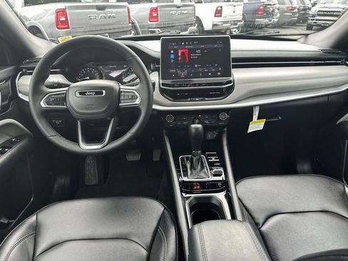Used 2026 Jeep Compass Limited AWD/4WD image 9