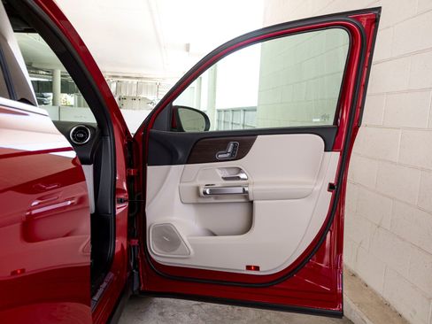 Used 2026 Mercedes-Benz GLB 250 image 27