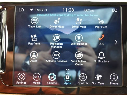 Used 2019 Chrysler Pacifica Limited w/ Tire & Wheel Group FWD image 18
