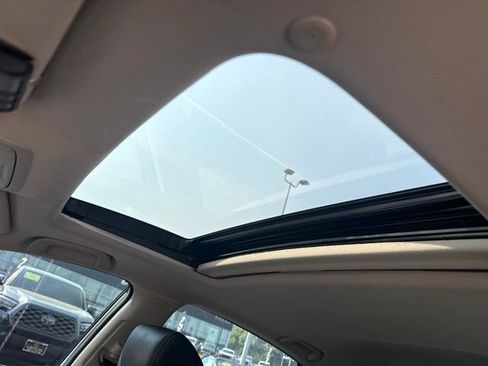 Used 2018 Honda Accord Touring image 8