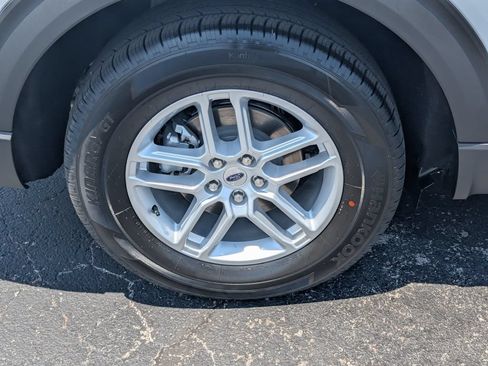 New 2026 Ford Explorer Active RWD image 18