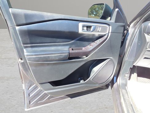 Used 2020 Ford Explorer XLT w/ Equipment Group 202A image 25