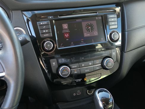 Used 2018 Nissan Rogue SV FWD image 19