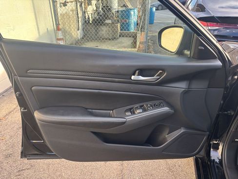 Used 2025 Nissan Altima 2.5 SV image 20