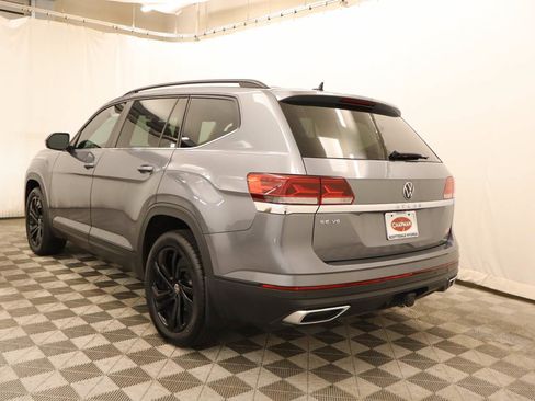 Used 2023 Volkswagen Atlas SE w/ Panoramic Sunroof Package FWD image 3