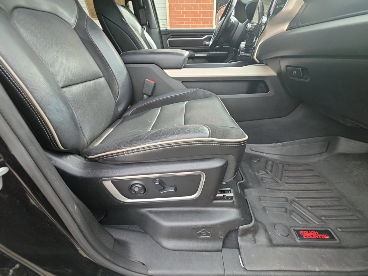 Used 2019 RAM 1500 Laramie AWD/4WD image 25