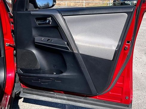 Used 2015 Toyota RAV4 XLE image 28