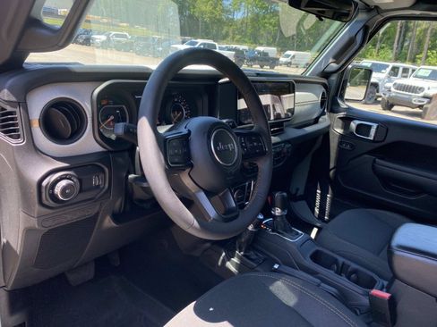 Used 2024 Jeep Wrangler Unlimited Sport AWD/4WD image 24