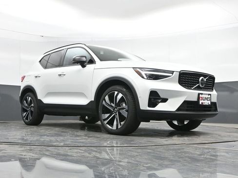 New 2025 Volvo XC40 B5 Plus w/ Protection Package Premier image 41