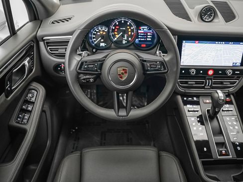 Certified 2025 Porsche Macan image 16