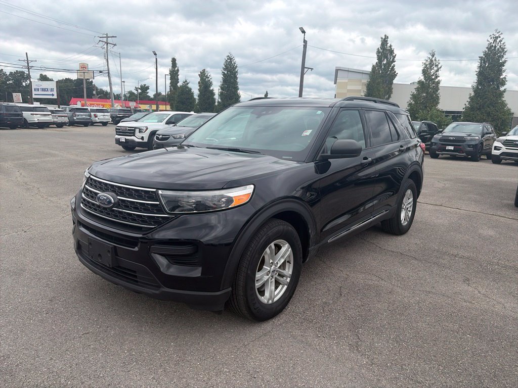 Used 2023 Ford Explorer XLT AWD/4WD image 2
