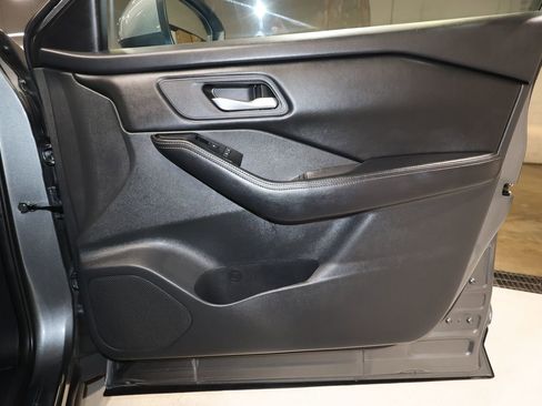 Used 2024 Nissan Rogue SV image 18