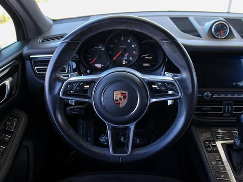 Used 2020 Porsche Macan AWD/4WD image 30