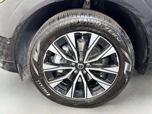 Used 2025 Volvo XC60 B5 Plus image 38