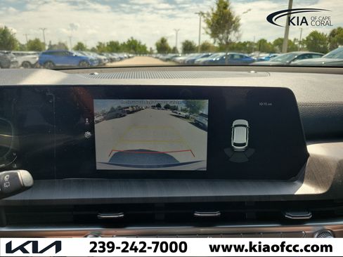 Certified 2024 Kia Telluride EX w/ EX Captain's Chair Package FWD image 30