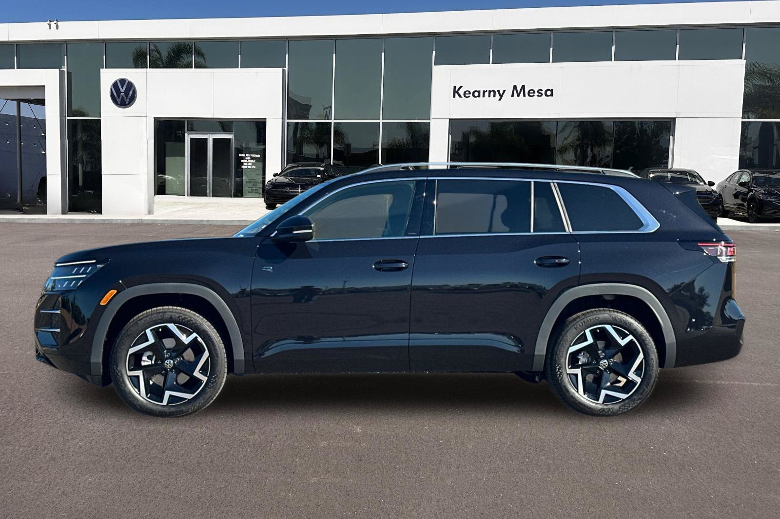 New 2027 Volkswagen Atlas SEL R-Line AWD/4WD image 7
