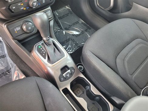 Used 2022 Jeep Renegade Latitude w/ Convenience Group image 28