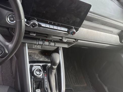 Used 2023 Chevrolet Colorado Trail Boss w/ Technology Package AWD/4WD image 8