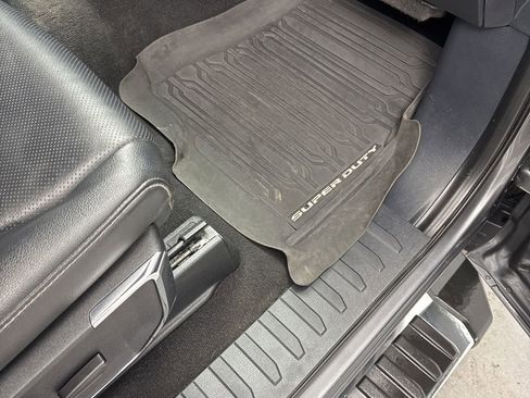 Used 2023 Ford F350 Lariat w/ Chrome Package image 34