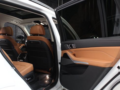 Used 2025 BMW X7 xDrive40i AWD/4WD image 40