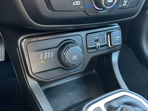 Used 2021 Jeep Renegade Latitude image 20