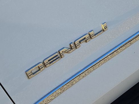 Used 2020 GMC Yukon XL Denali image 12