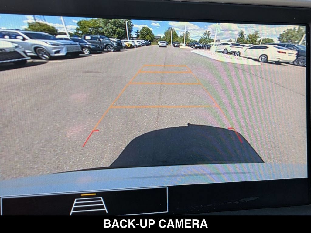 Used 2023 GMC Acadia SLE w/ Driver Convenience Package FWD image 4