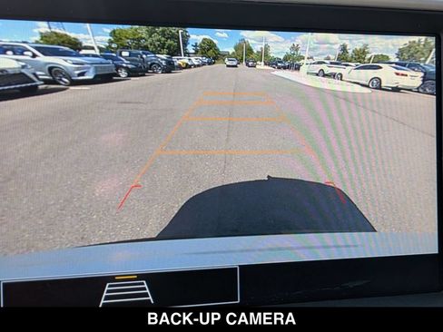 Used 2023 GMC Acadia SLE w/ Driver Convenience Package FWD image 4
