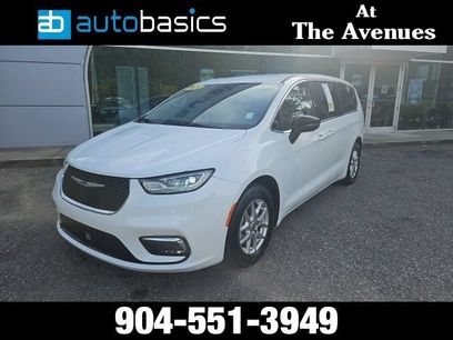 Used 2024 Chrysler Pacifica Touring-L