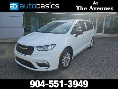 Used 2024 Chrysler Pacifica Touring-L FWD image 1