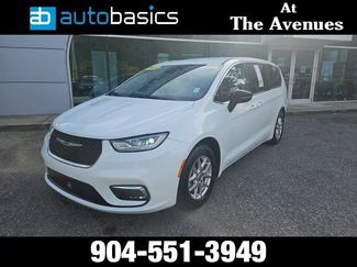 Used 2024 Chrysler Pacifica Touring-L FWD video 1