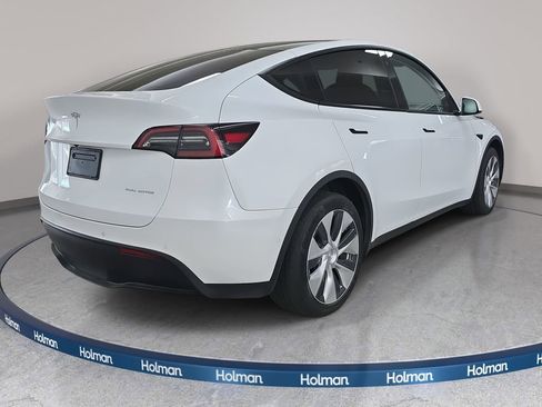 Used 2022 Tesla Model Y Long Range image 7