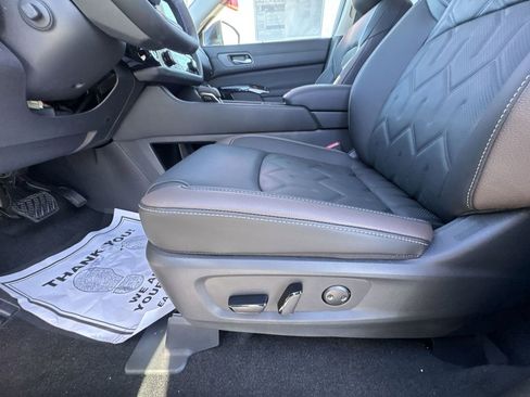 New 2026 Nissan Pathfinder Platinum image 12