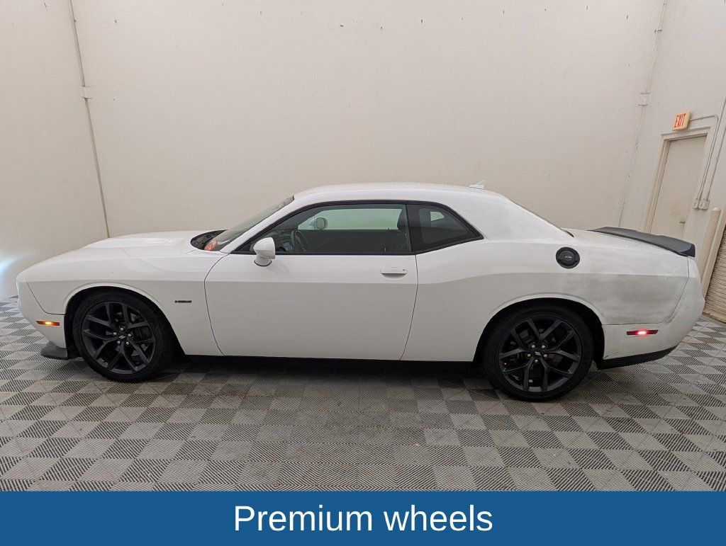 Used 2019 Dodge Challenger R/T RWD image 8