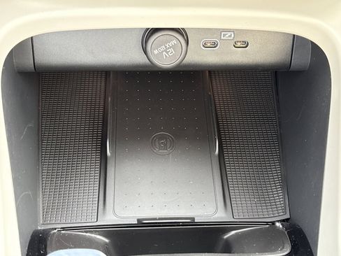 New 2026 Volvo XC40 B5 Ultra w/ Protection Package Premier image 28