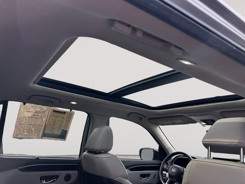 Used 2025 Honda Pilot Touring image 15