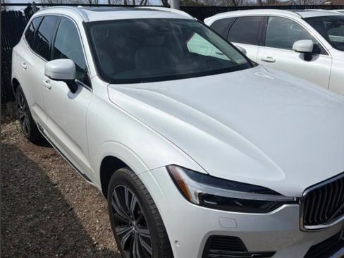 Used 2023 Volvo XC60 T8 Plus image 7