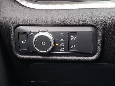 Used 2021 Ford Explorer XLT w/ Equipment Group 202A image 25