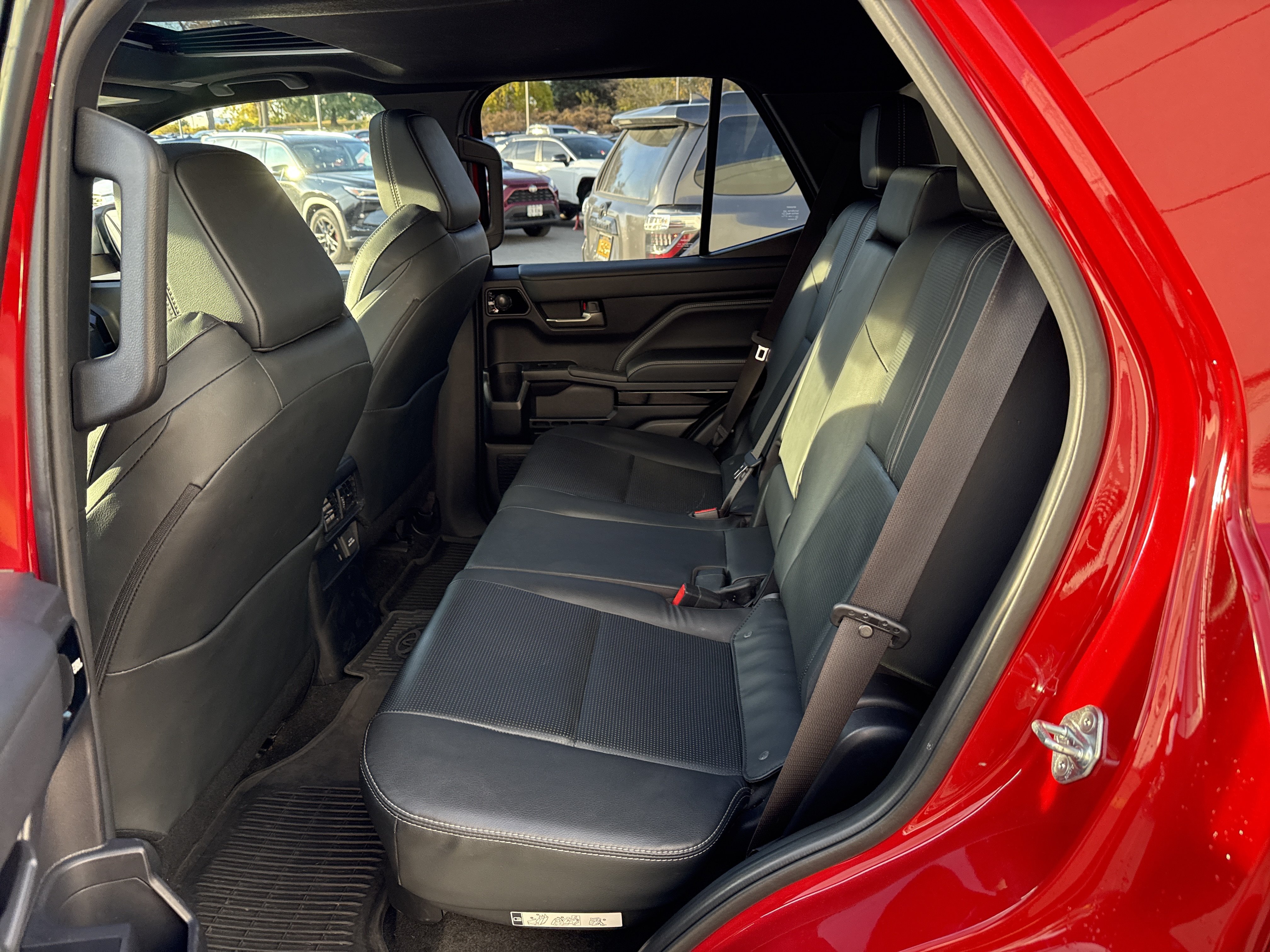 Used 2025 Toyota 4Runner Limited AWD/4WD image 9