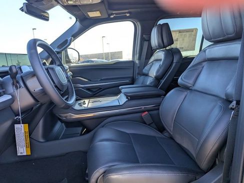 New 2026 Lincoln Navigator Reserve w/ Jet Appearance Package image 11