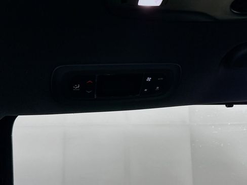 Certified 2025 Chrysler Pacifica Select image 35