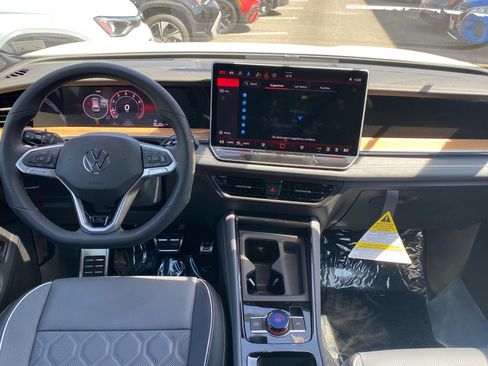 New 2026 Volkswagen Tiguan SEL R-Line AWD/4WD image 9