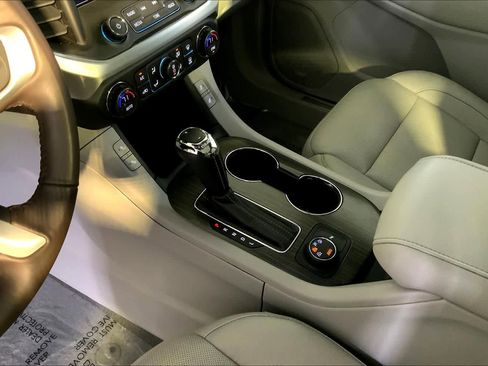 Used 2018 GMC Acadia SLT image 16
