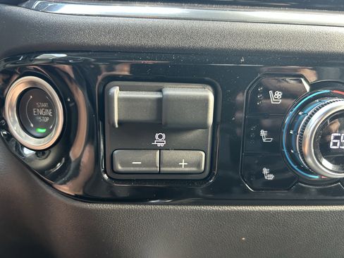 Used 2025 GMC Sierra 2500 SLT w/ SLT Premium Package image 25