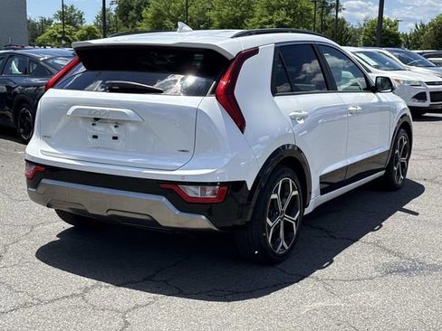 Used 2023 Kia Niro EX Touring FWD image 2