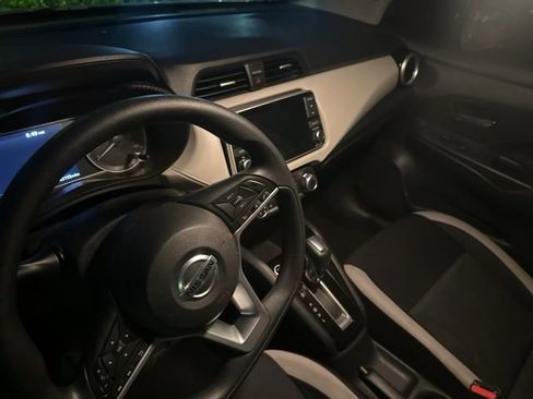 Used 2021 Nissan Versa SV image 4